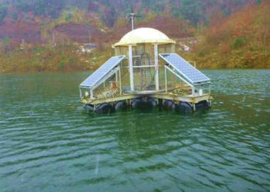浮体式　水質計自動昇降装置
