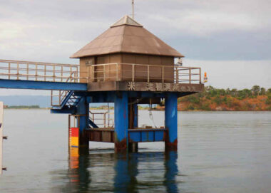 観測局レール式　水質計自動昇降装置