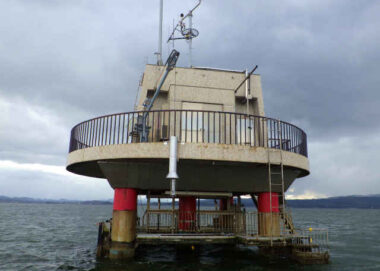 観測局ガイドフリー　水質計自動昇降装置